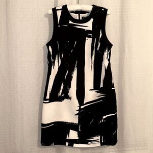 BR 14 Black & White Back Zip Shift Sleeveless Dress